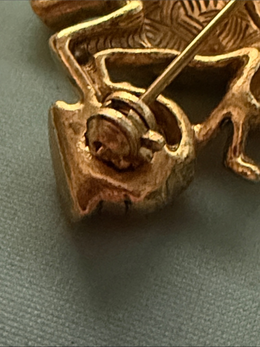 Gold-ToneWinnie the Pooh & Piglet Brooch - Picture 5 of 7